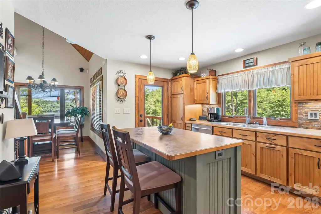 590 Larkhaven Drive Nebo NC 28761