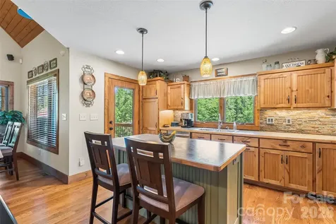 590 Larkhaven Drive Nebo NC 28761