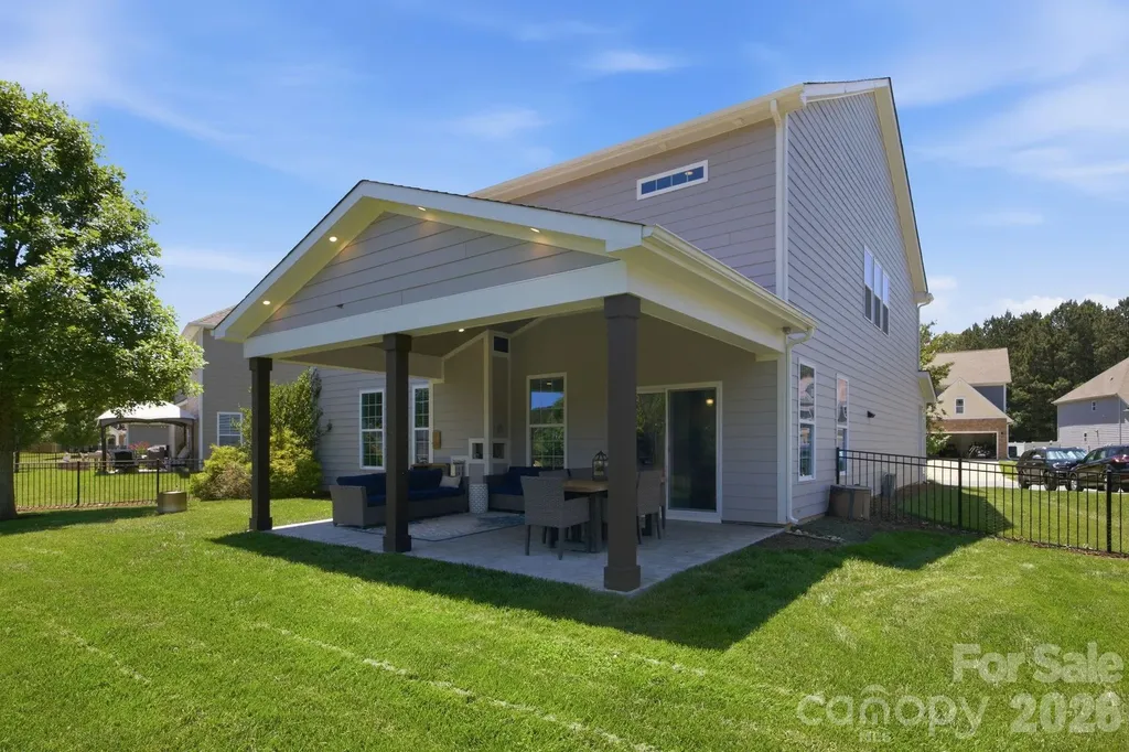 3026 Spinner Court Denver NC 28037