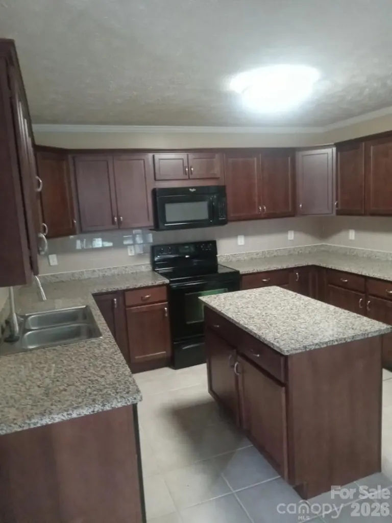 5529 Walking Trail Hope Mills NC 28348