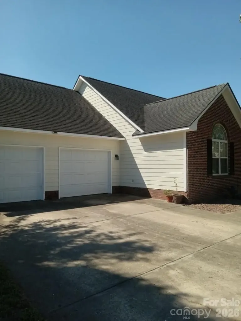 5529 Walking Trail Hope Mills NC 28348