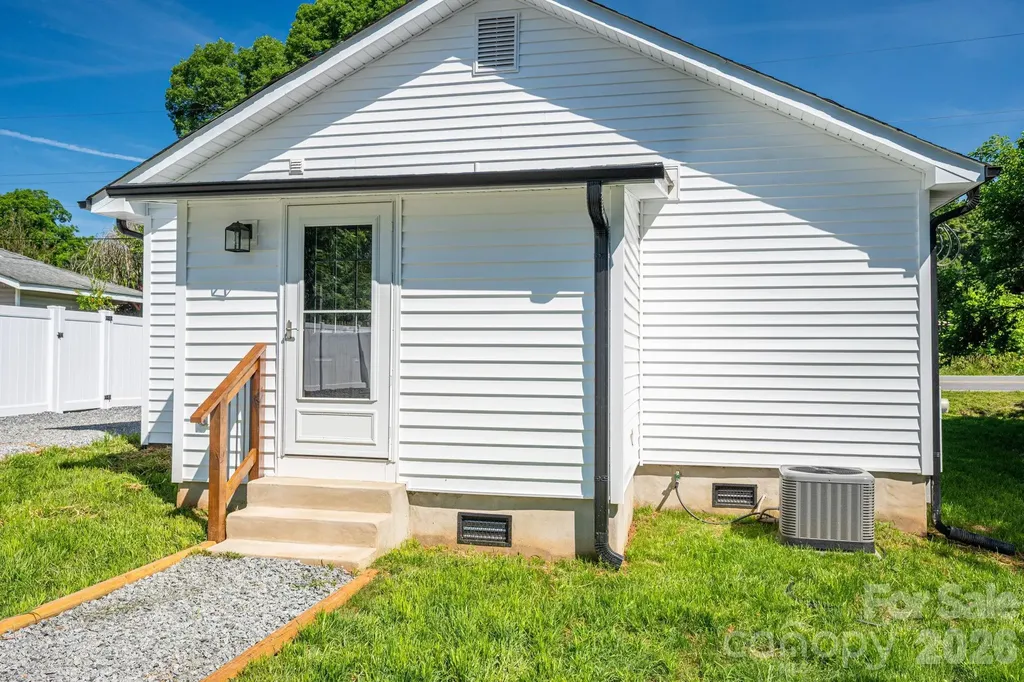 733 S Grove Street Extension Lincolnton NC 28092