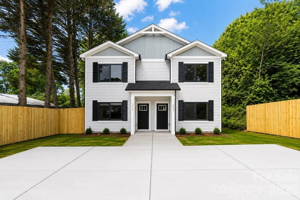 1033 19th Street NE Hickory NC 28601