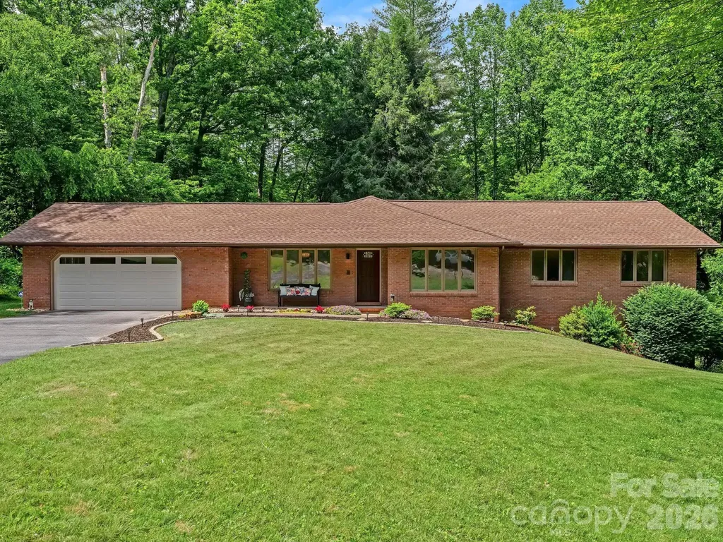 11 Grenadier Court Candler NC 28715