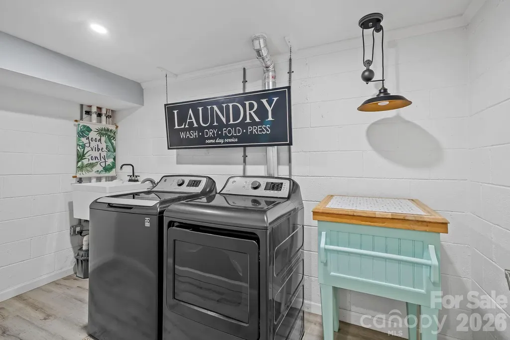 11 Grenadier Court Candler NC 28715