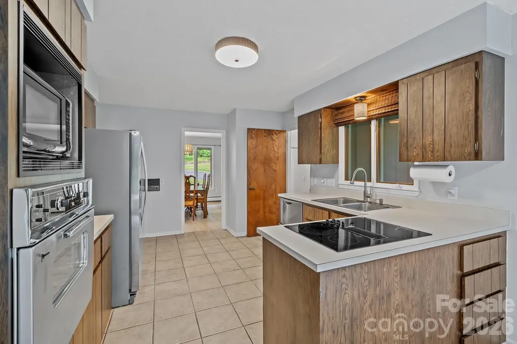 11 Grenadier Court Candler NC 28715