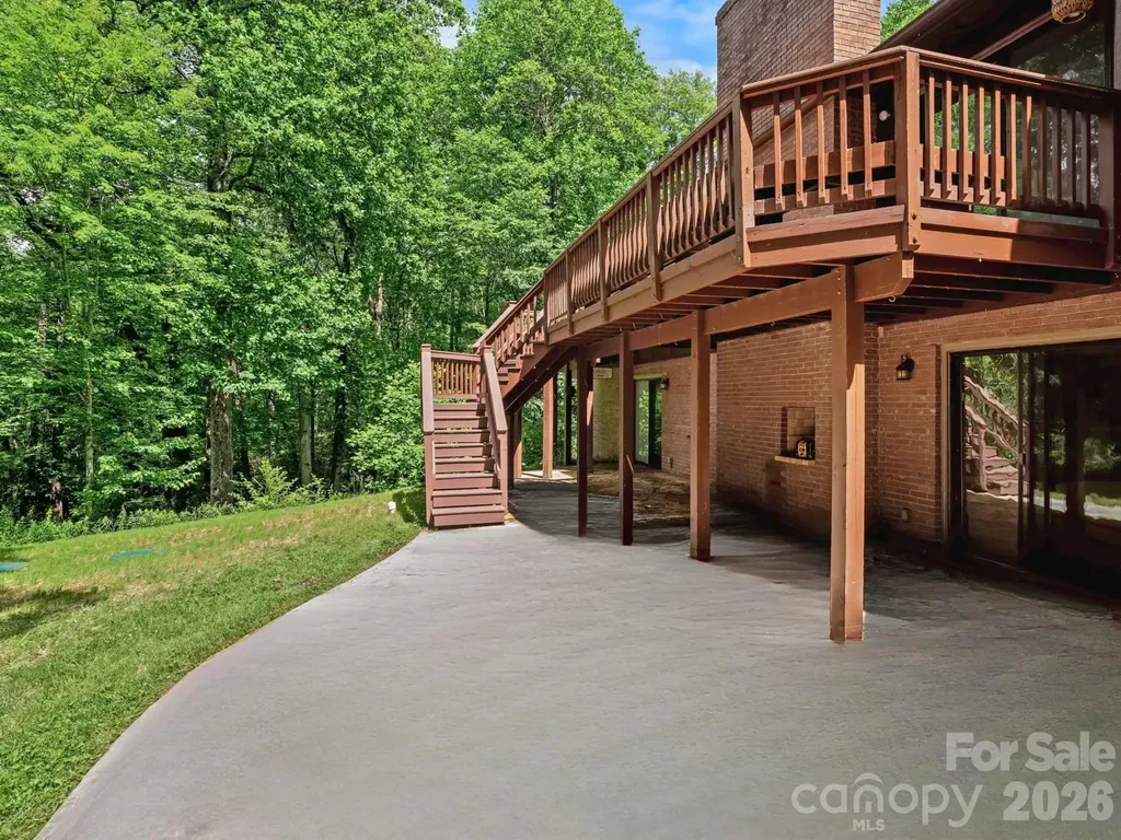 11 Grenadier Court Candler NC 28715