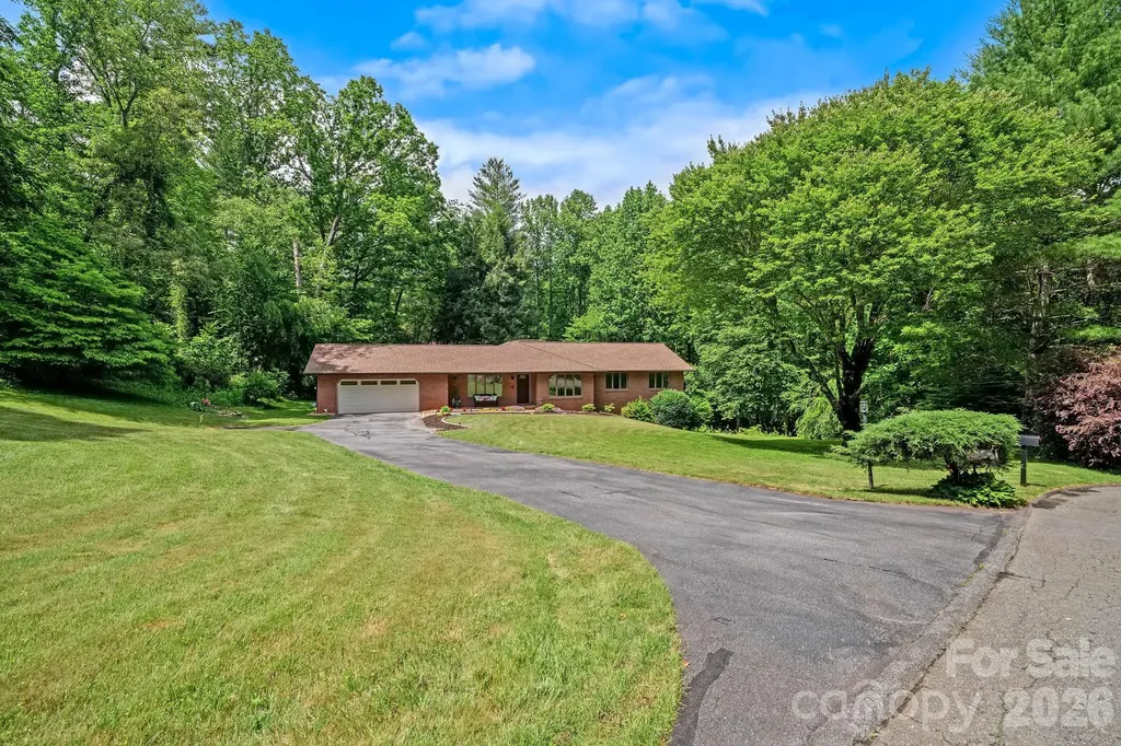 11 Grenadier Court Candler NC 28715