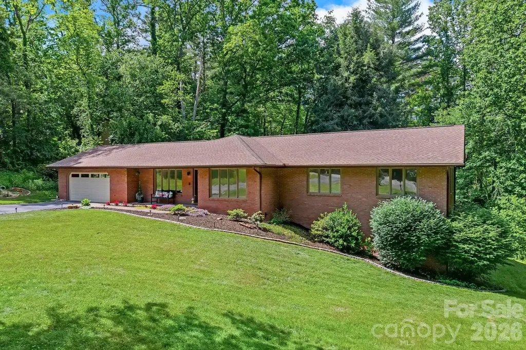11 Grenadier Court Candler NC 28715