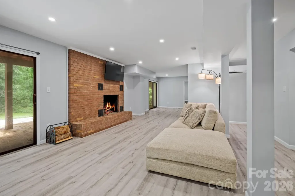 11 Grenadier Court Candler NC 28715