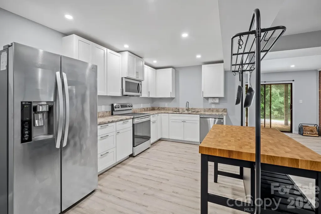 11 Grenadier Court Candler NC 28715