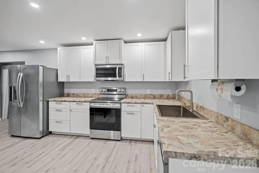 11 Grenadier Court Candler NC 28715