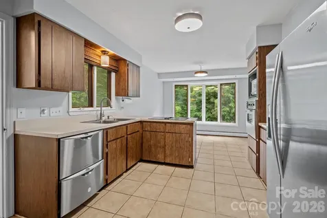 11 Grenadier Court Candler NC 28715
