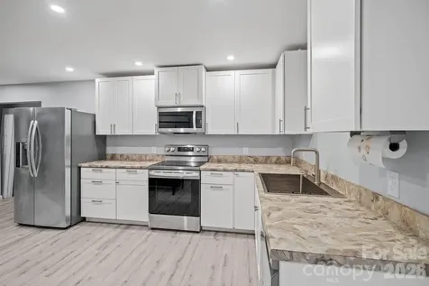 11 Grenadier Court Candler NC 28715