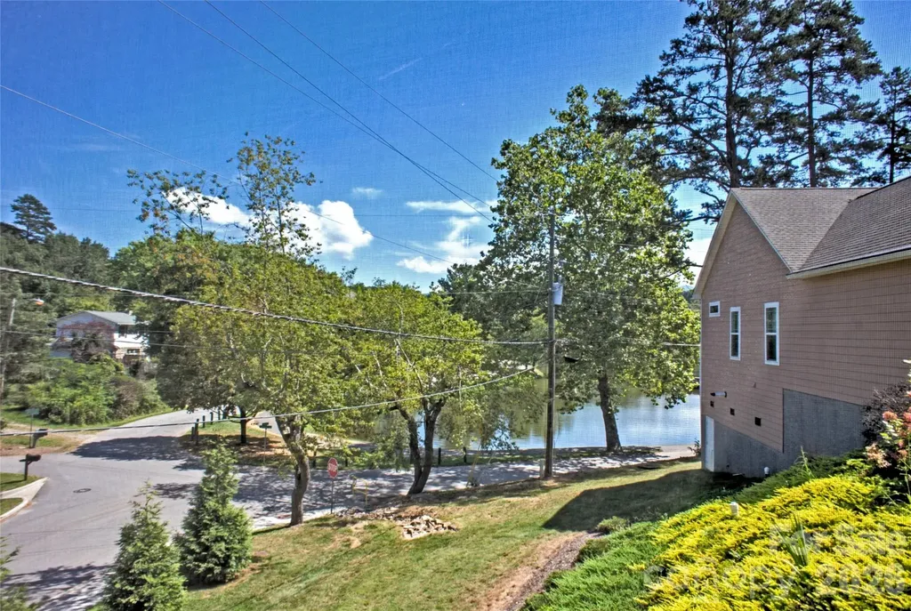 22 Water Pointe Way Weaverville NC 28787