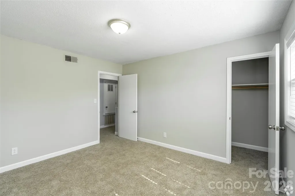 300 E Charlotte Avenue Mount Holly NC 28120