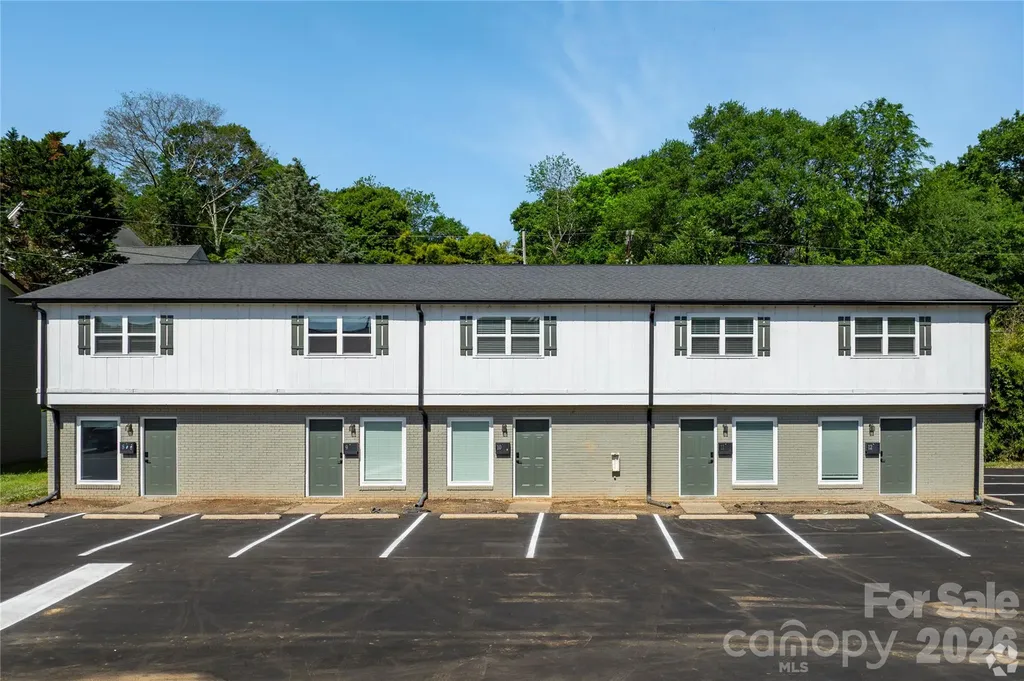 300 E Charlotte Avenue Mount Holly NC 28120