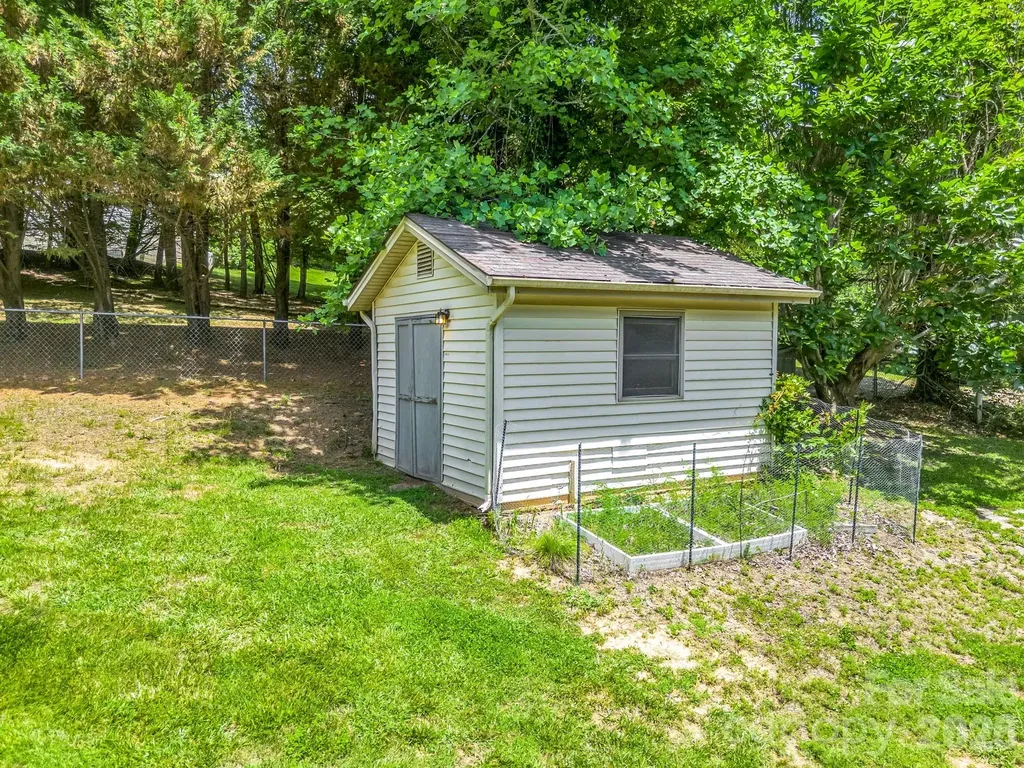 35 Chastain Hill Road Mills River NC 28759