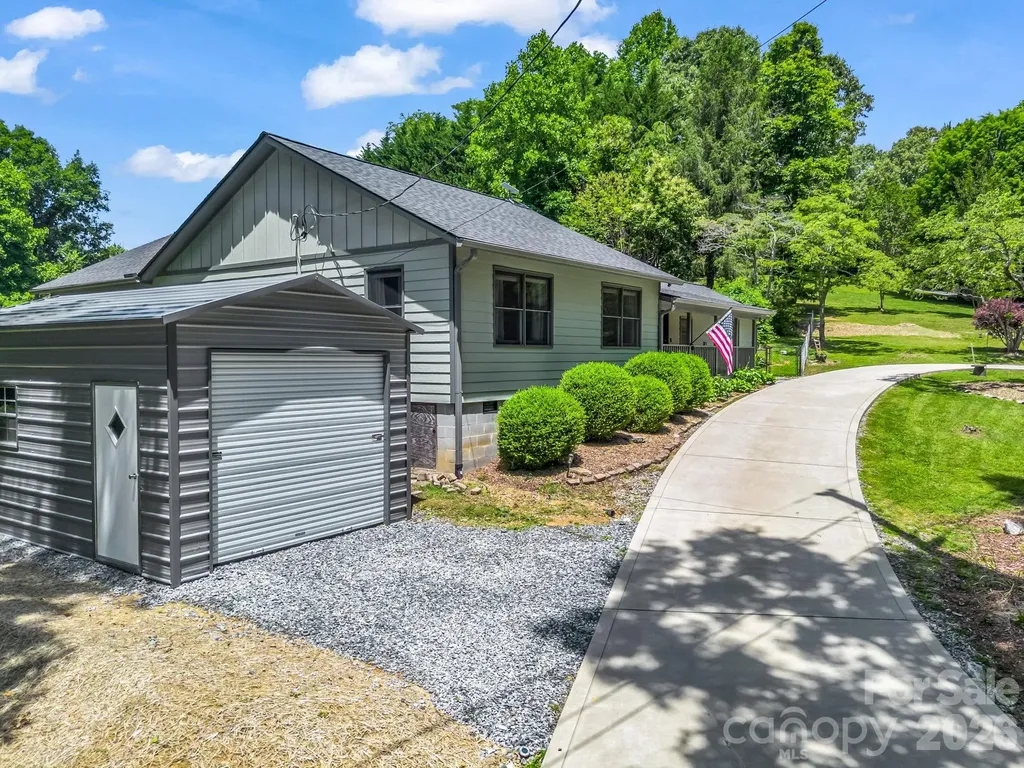35 Chastain Hill Road Mills River NC 28759