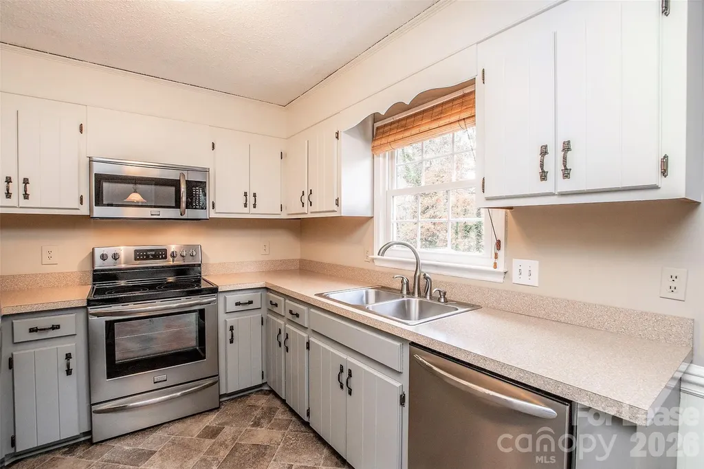 518 Brook Forest Drive Belmont NC 28012