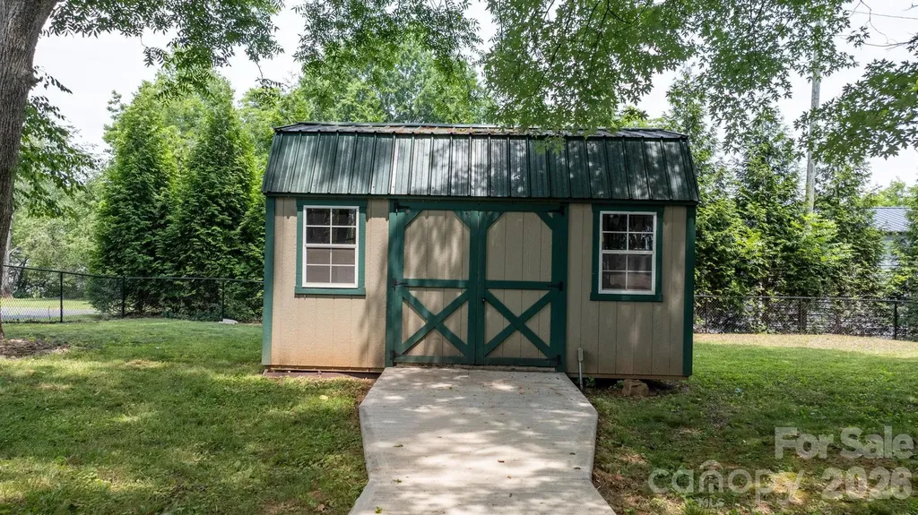 3084 W Main Street Claremont NC 28610