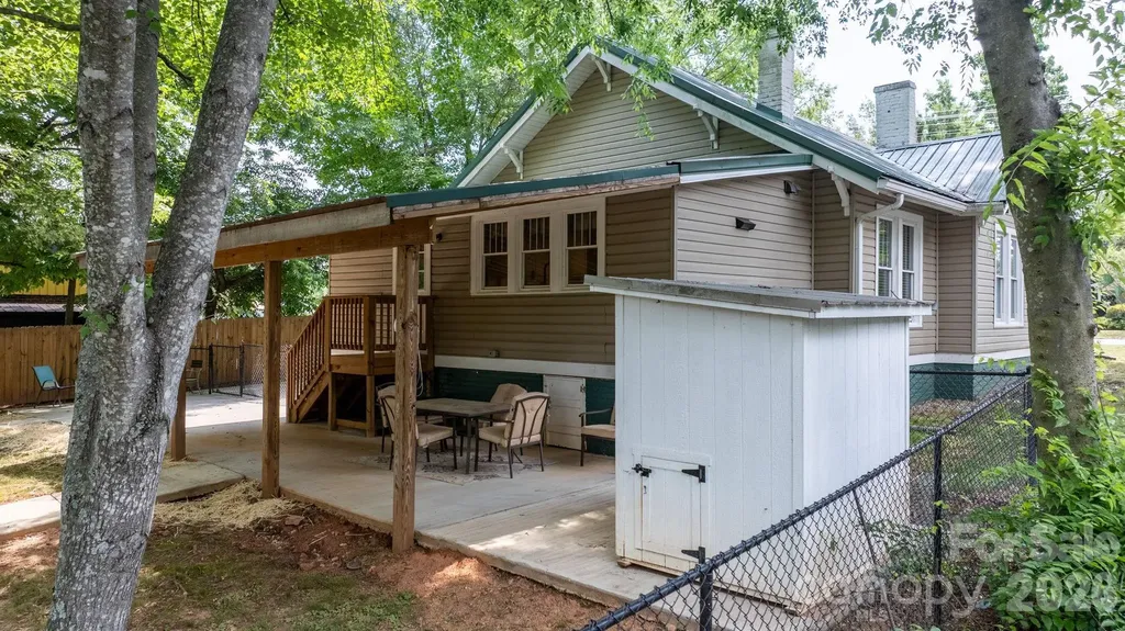 3084 W Main Street Claremont NC 28610