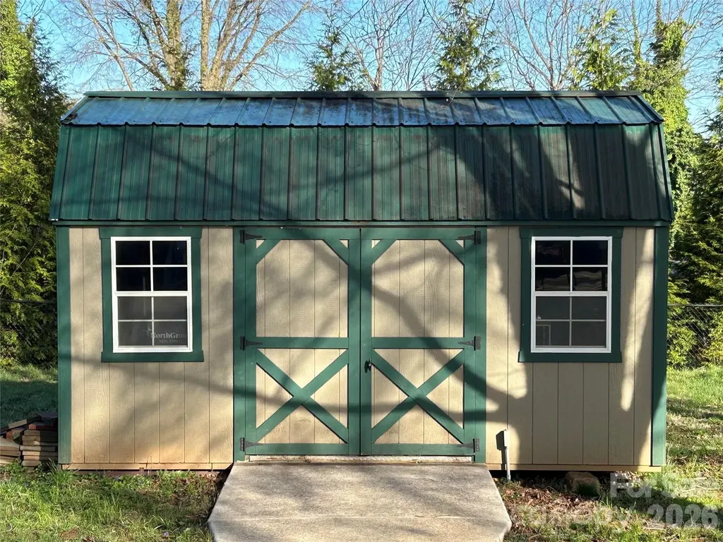 3084 W Main Street Claremont NC 28610