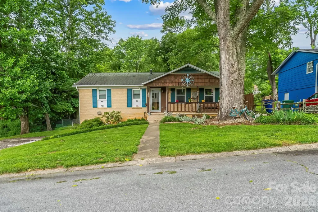 10 Oak Leaf Lane Arden NC 28704