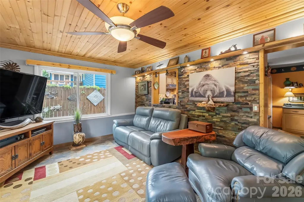 10 Oak Leaf Lane Arden NC 28704