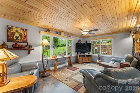 10 Oak Leaf Lane Arden NC 28704