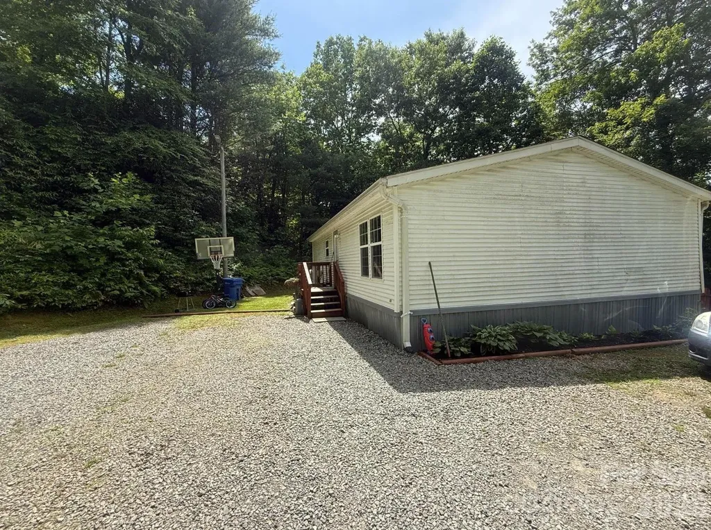 811 Turkey Pen Gap Road Horse Shoe NC 28742