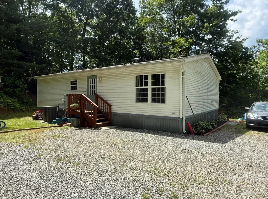 811 Turkey Pen Gap Road Horse Shoe NC 28742