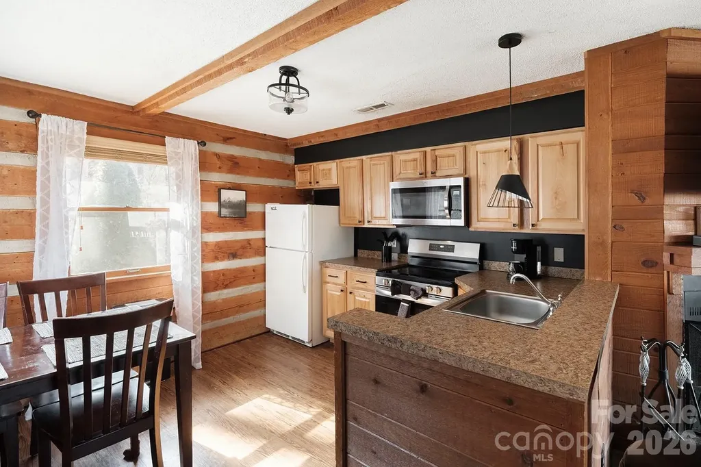 658 Biltmore Circle Bryson City NC 28713