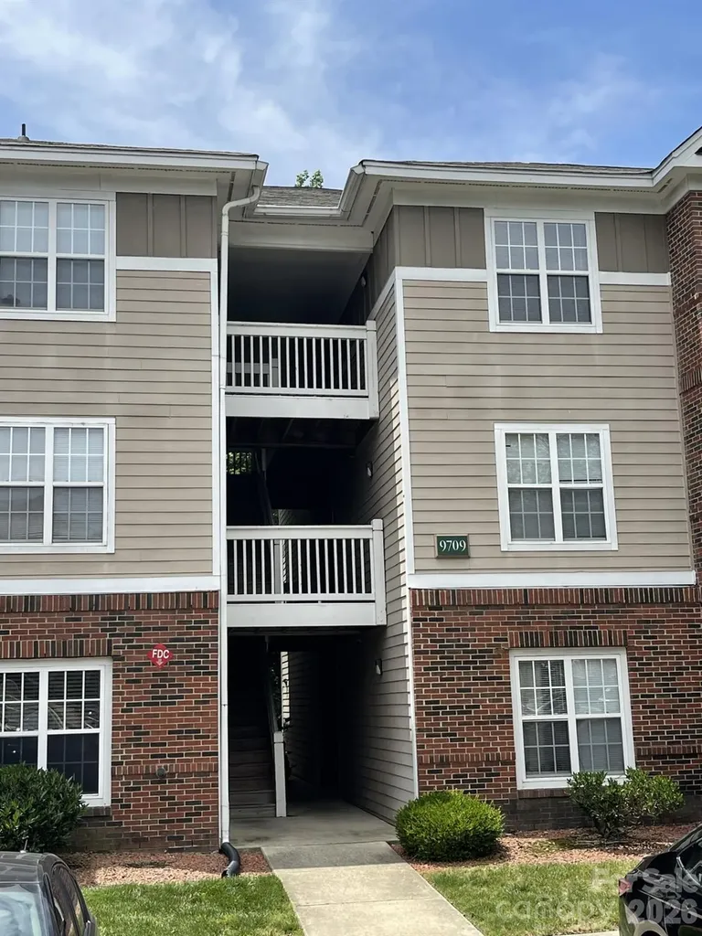 9709 Campus Walk Lane Charlotte NC 28262
