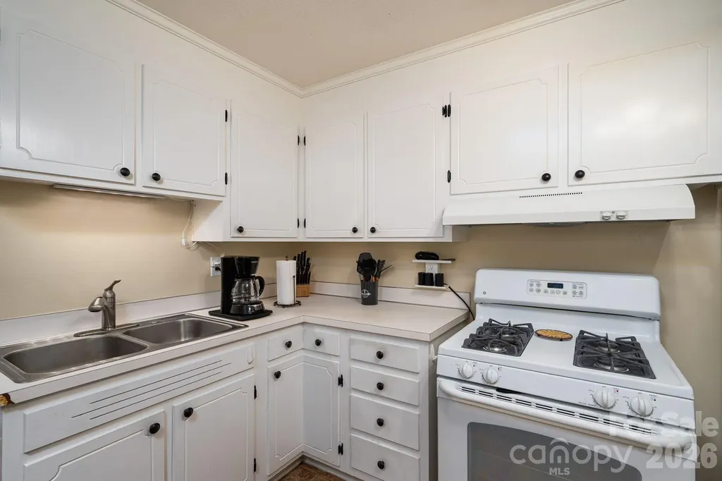 712 Crestwood Avenue Gastonia NC 28054