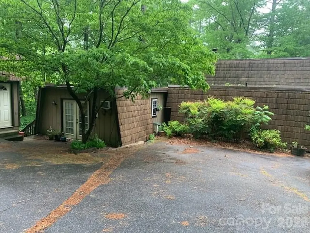 384 Knob Creek Road Pisgah Forest NC 28768