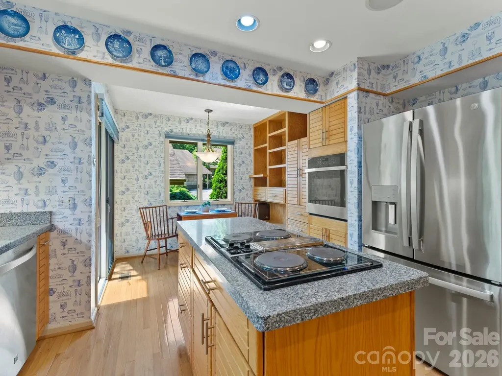 1001 Red Oak Drive Hendersonville NC 28791