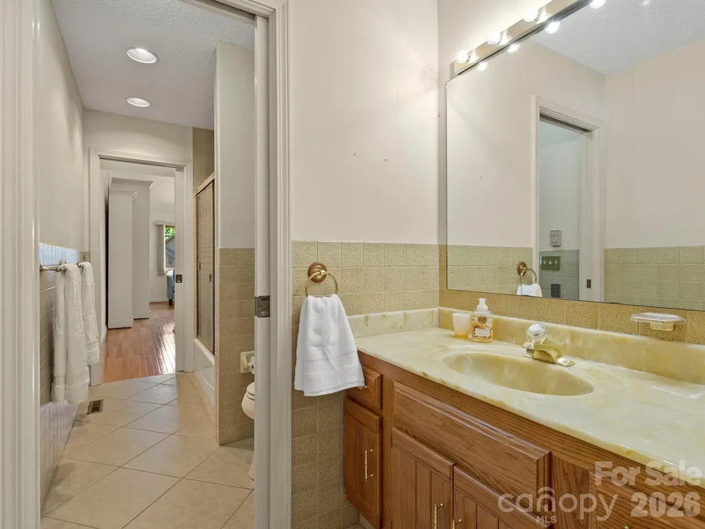 1001 Red Oak Drive Hendersonville NC 28791