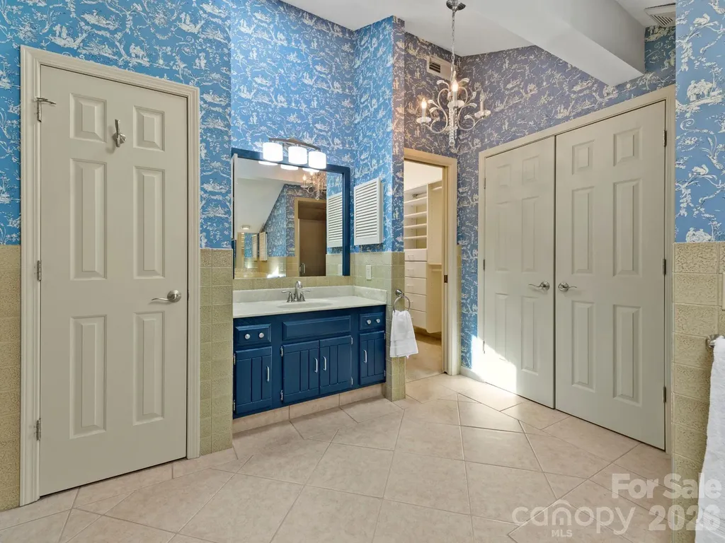1001 Red Oak Drive Hendersonville NC 28791