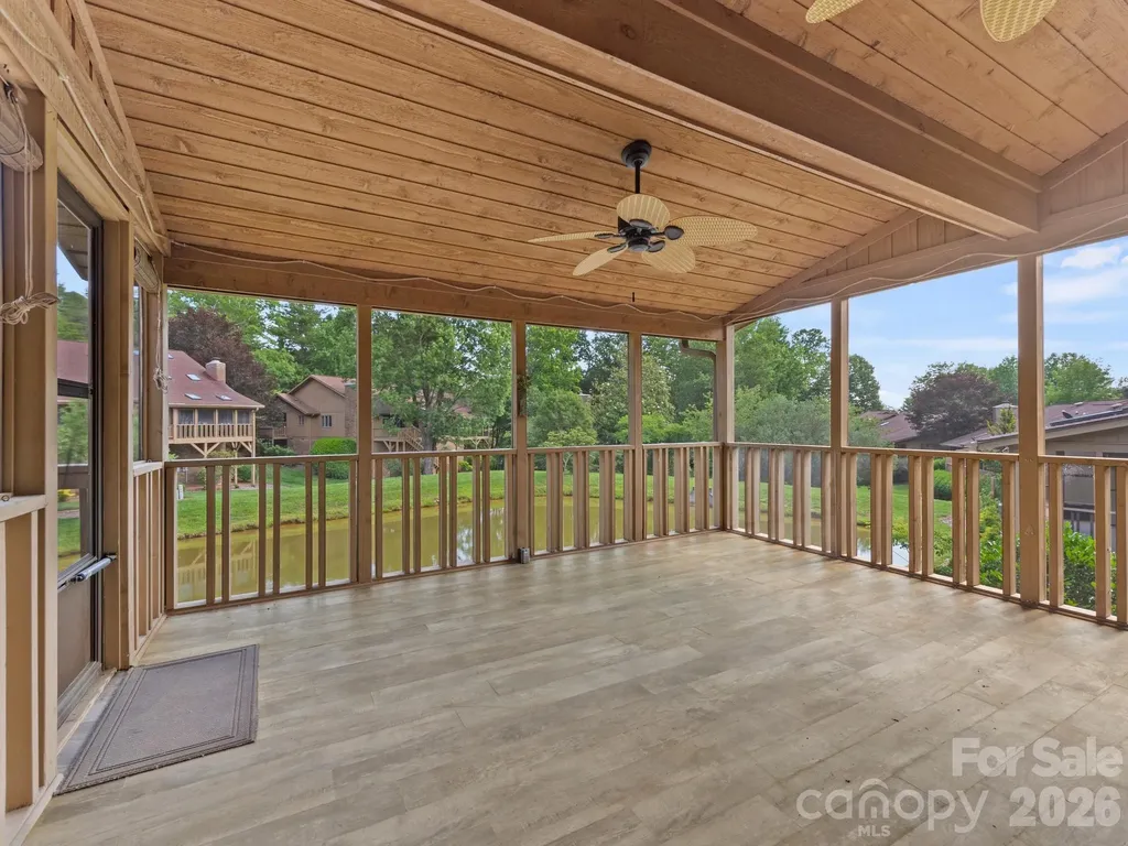1001 Red Oak Drive Hendersonville NC 28791