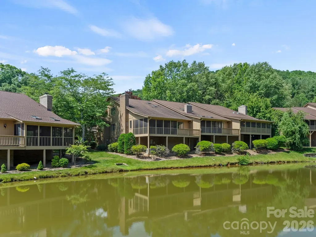 1001 Red Oak Drive Hendersonville NC 28791