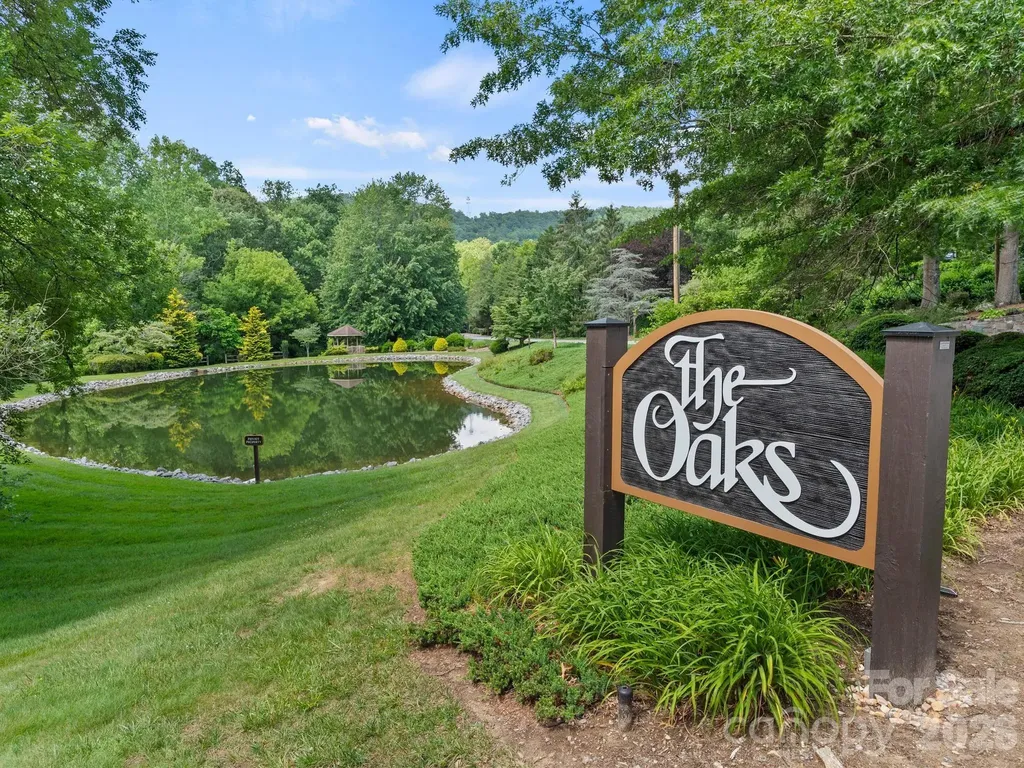 1001 Red Oak Drive Hendersonville NC 28791