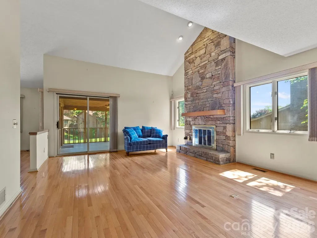 1001 Red Oak Drive Hendersonville NC 28791