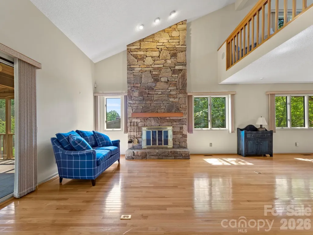 1001 Red Oak Drive Hendersonville NC 28791
