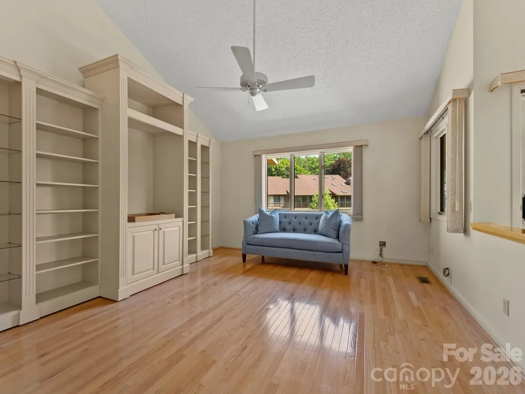 1001 Red Oak Drive Hendersonville NC 28791