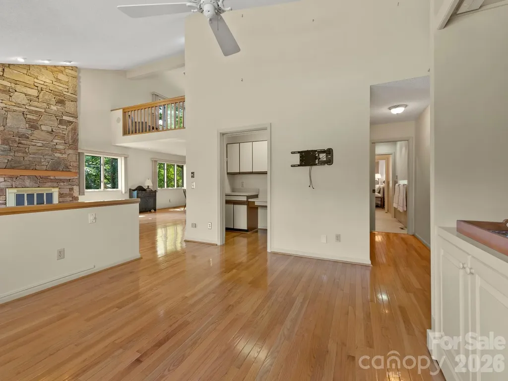 1001 Red Oak Drive Hendersonville NC 28791