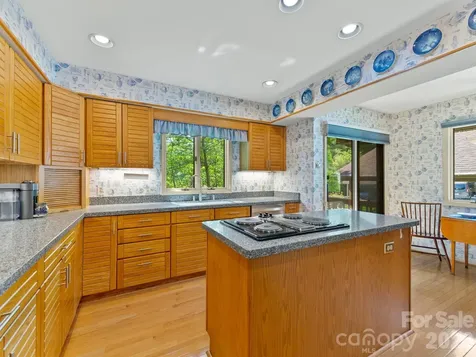 1001 Red Oak Drive Hendersonville NC 28791