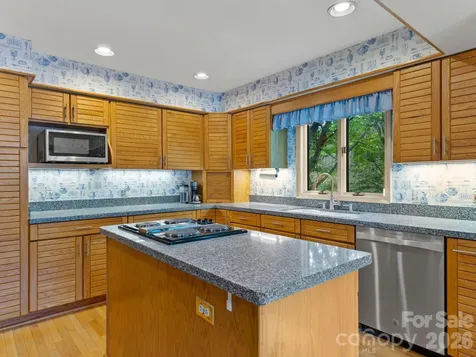 1001 Red Oak Drive Hendersonville NC 28791