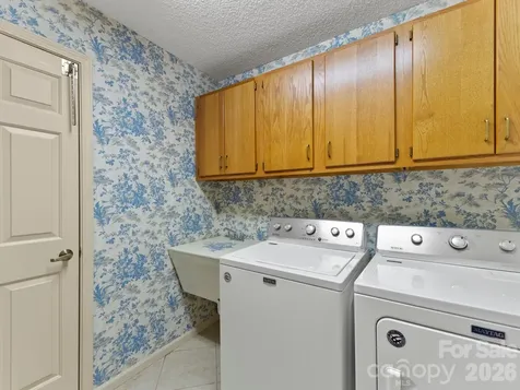 1001 Red Oak Drive Hendersonville NC 28791