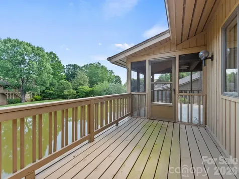 1001 Red Oak Drive Hendersonville NC 28791